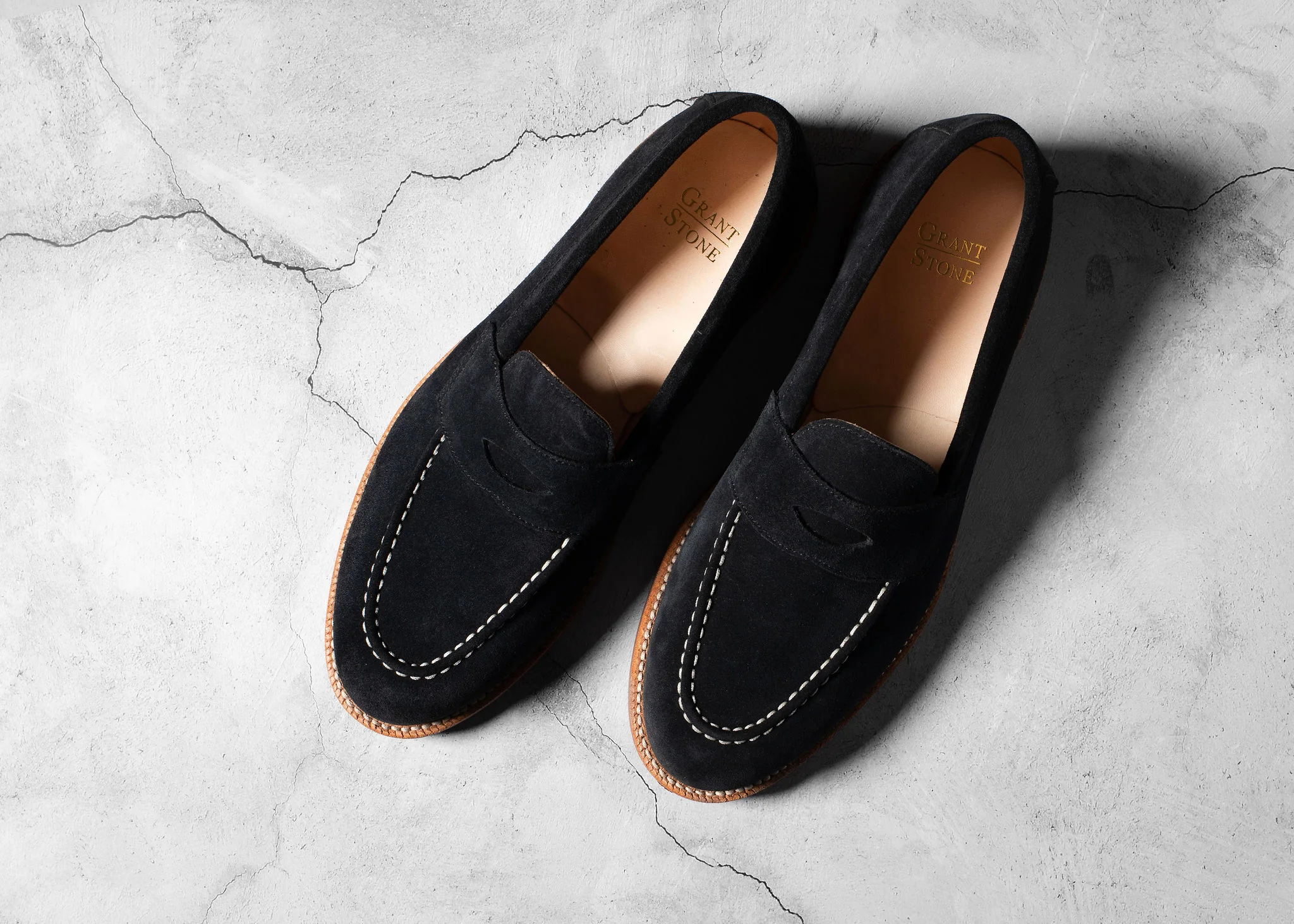 Traveler Penny Black Suede - Image 3